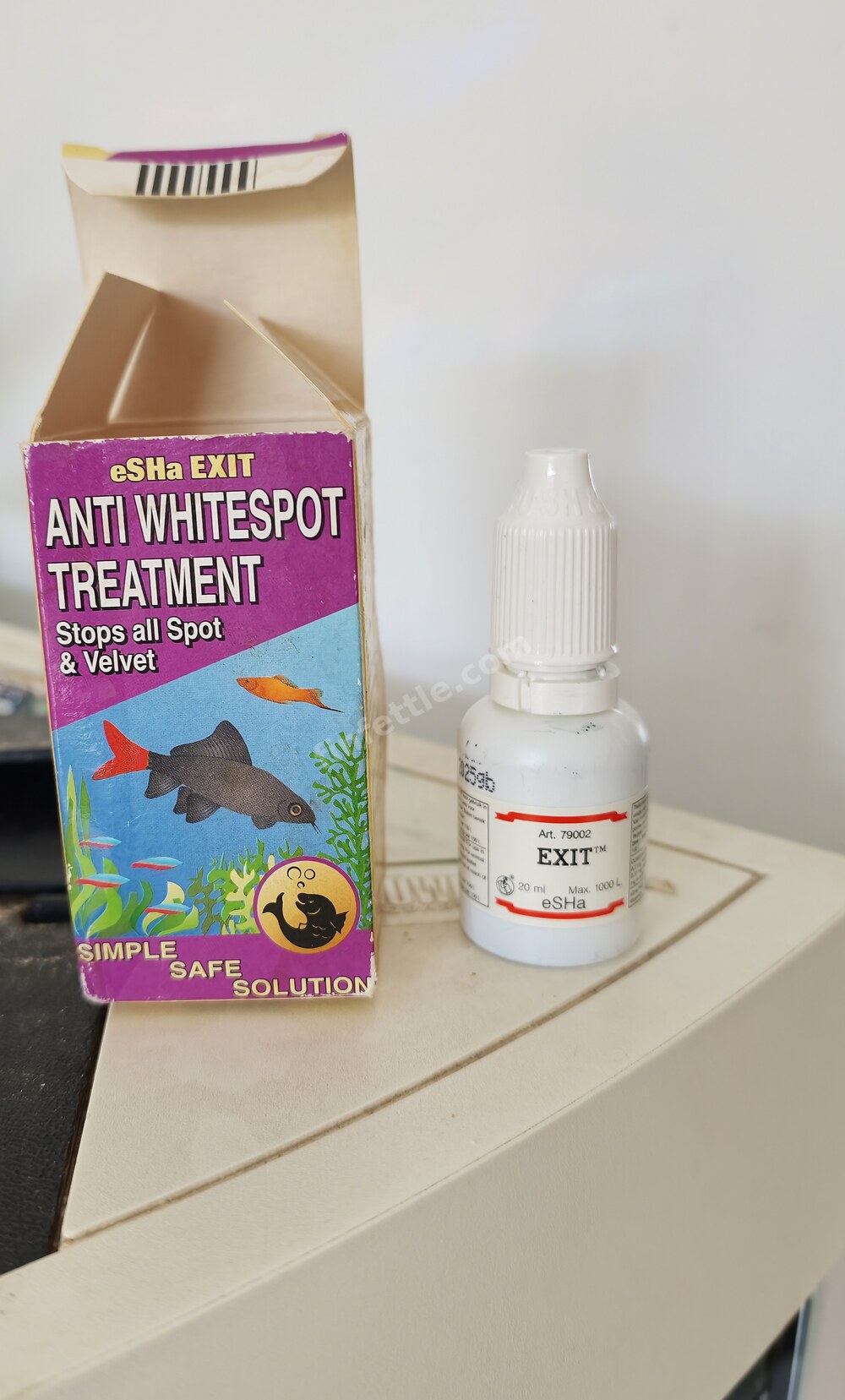 eSHa EXIT anti white-spot treatment box and dropper bottle